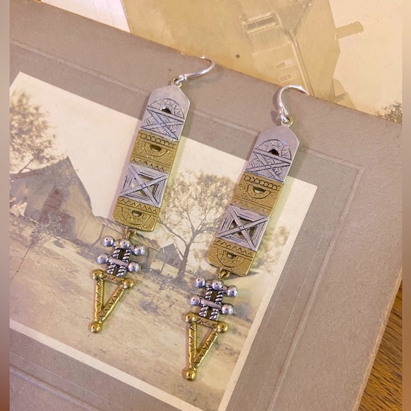 Retired Sterling Silver two tone Silpada “Aztec” Drop Earrings. - Picture 4 of 7